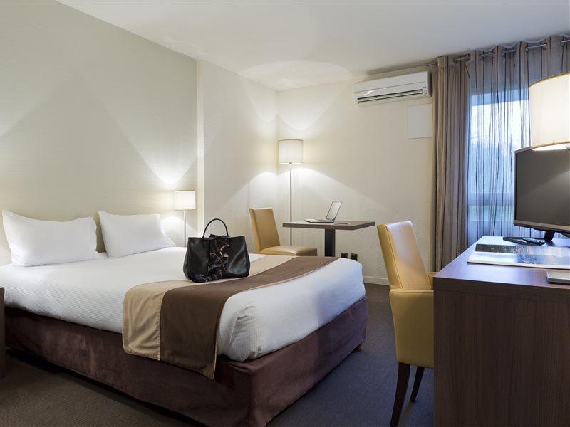เรซิด็องซื ลา เรแซร์ฟ เฌเนฟ แฟร์เน วอลแตร์ Aparthotel เฟอร์เนย์-โวลแตร์ ภายนอก รูปภาพ