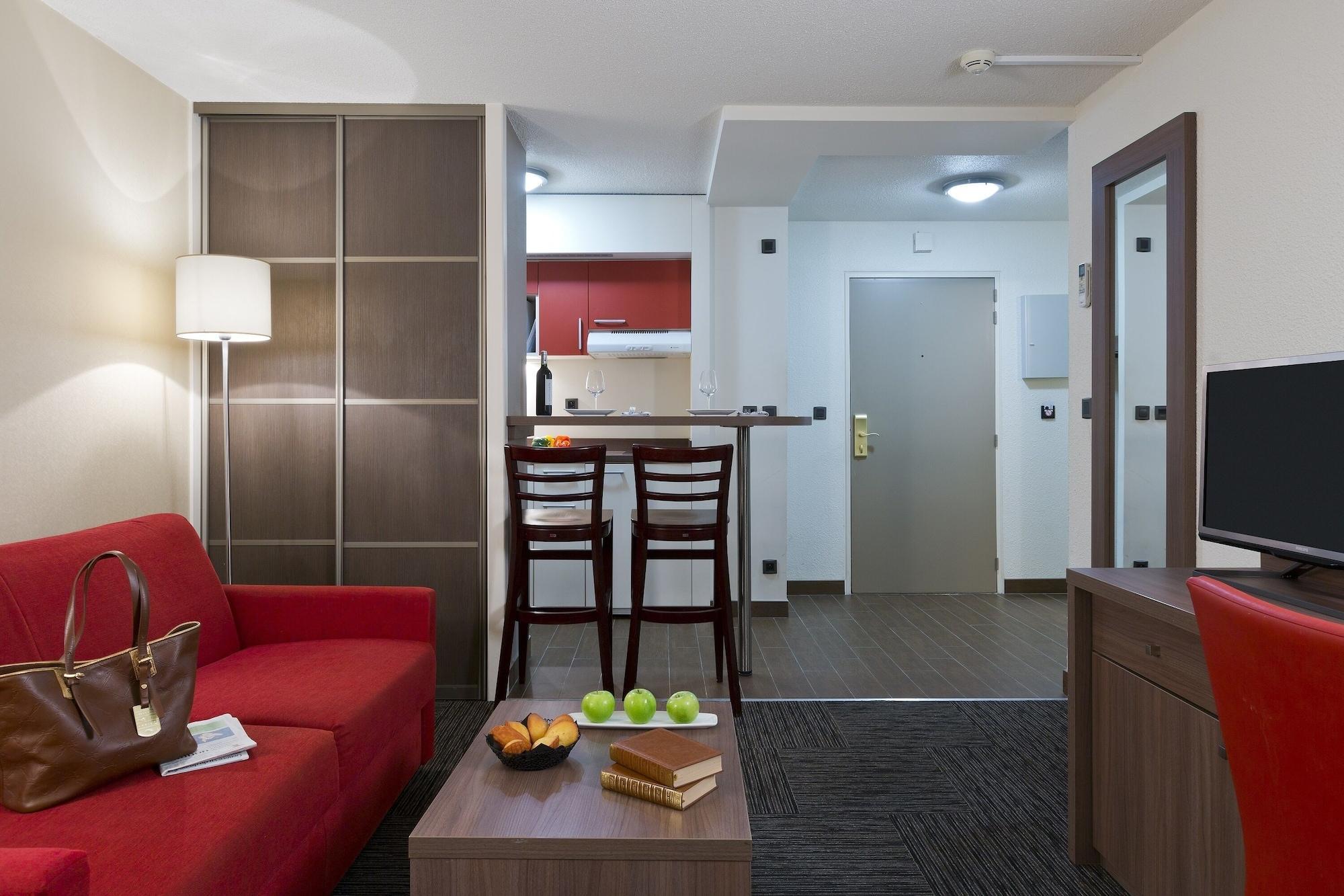 เรซิด็องซื ลา เรแซร์ฟ เฌเนฟ แฟร์เน วอลแตร์ Aparthotel เฟอร์เนย์-โวลแตร์ ภายนอก รูปภาพ