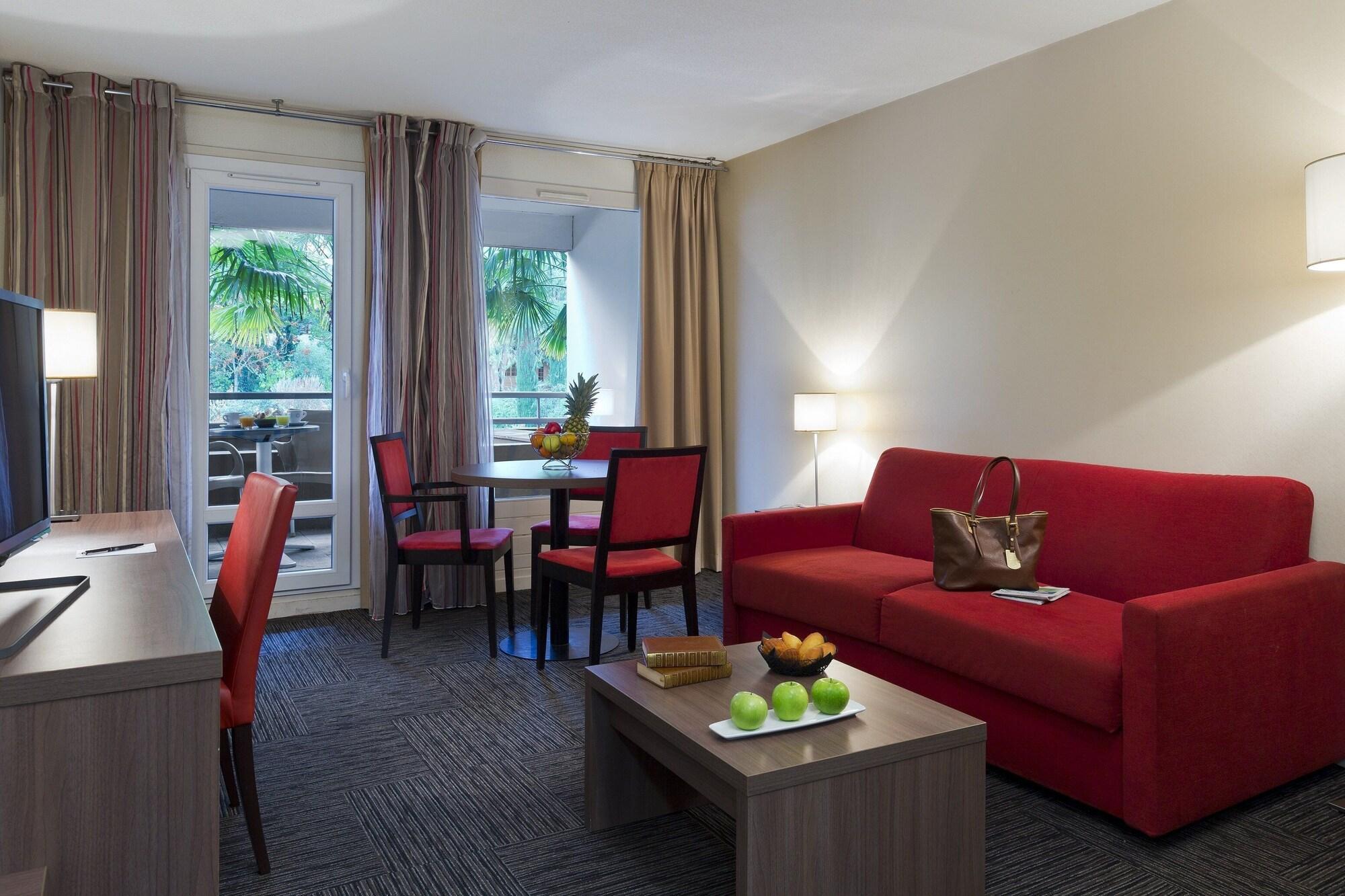 เรซิด็องซื ลา เรแซร์ฟ เฌเนฟ แฟร์เน วอลแตร์ Aparthotel เฟอร์เนย์-โวลแตร์ ภายนอก รูปภาพ